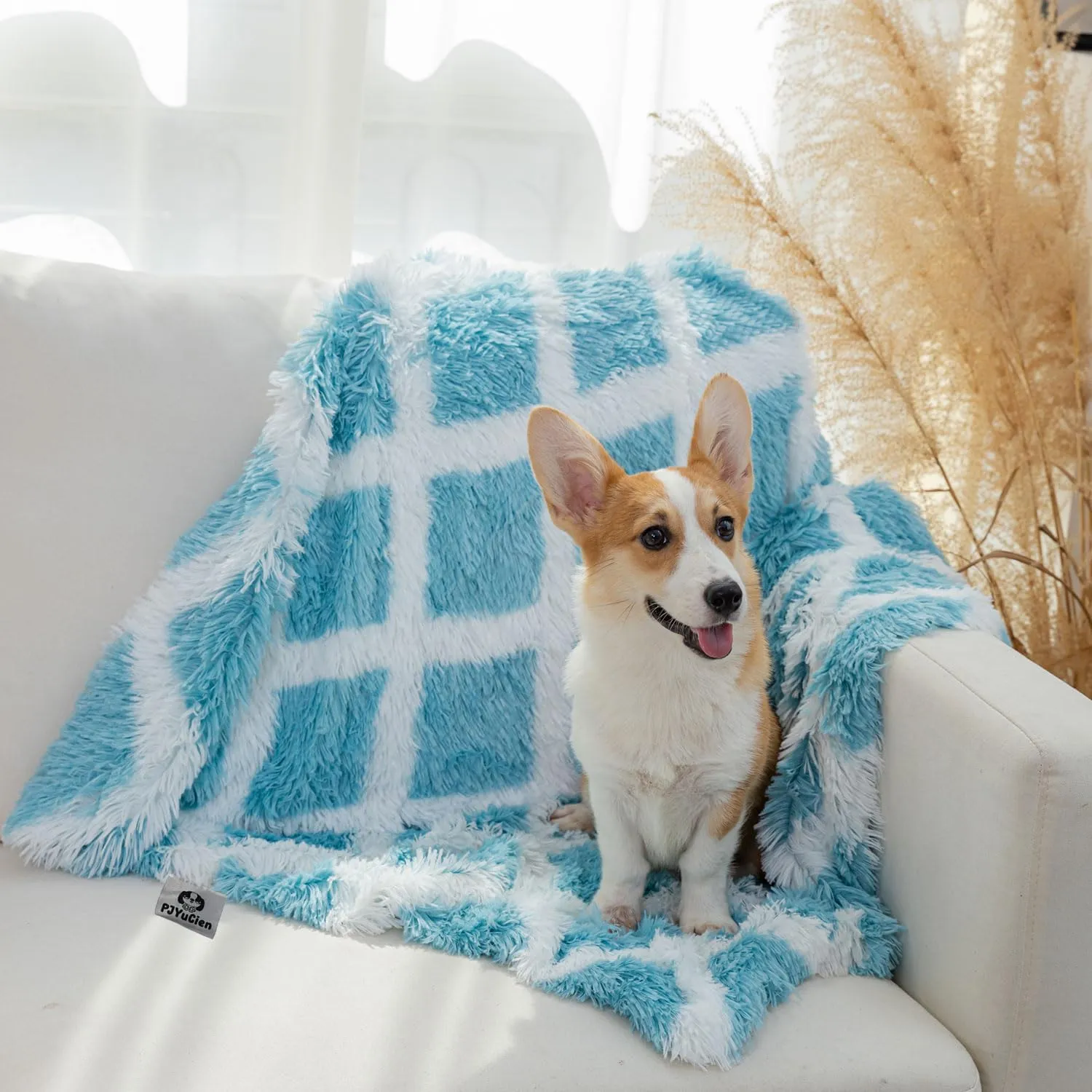 PJYuCien Fluffy Fleece Calming Pet Throw Blanket, Super Soft and Warm for Indoor Cats and Dogs, Small 16 * 24", Machine Washable, Blue Diamond Pattern, White Puppy Bed