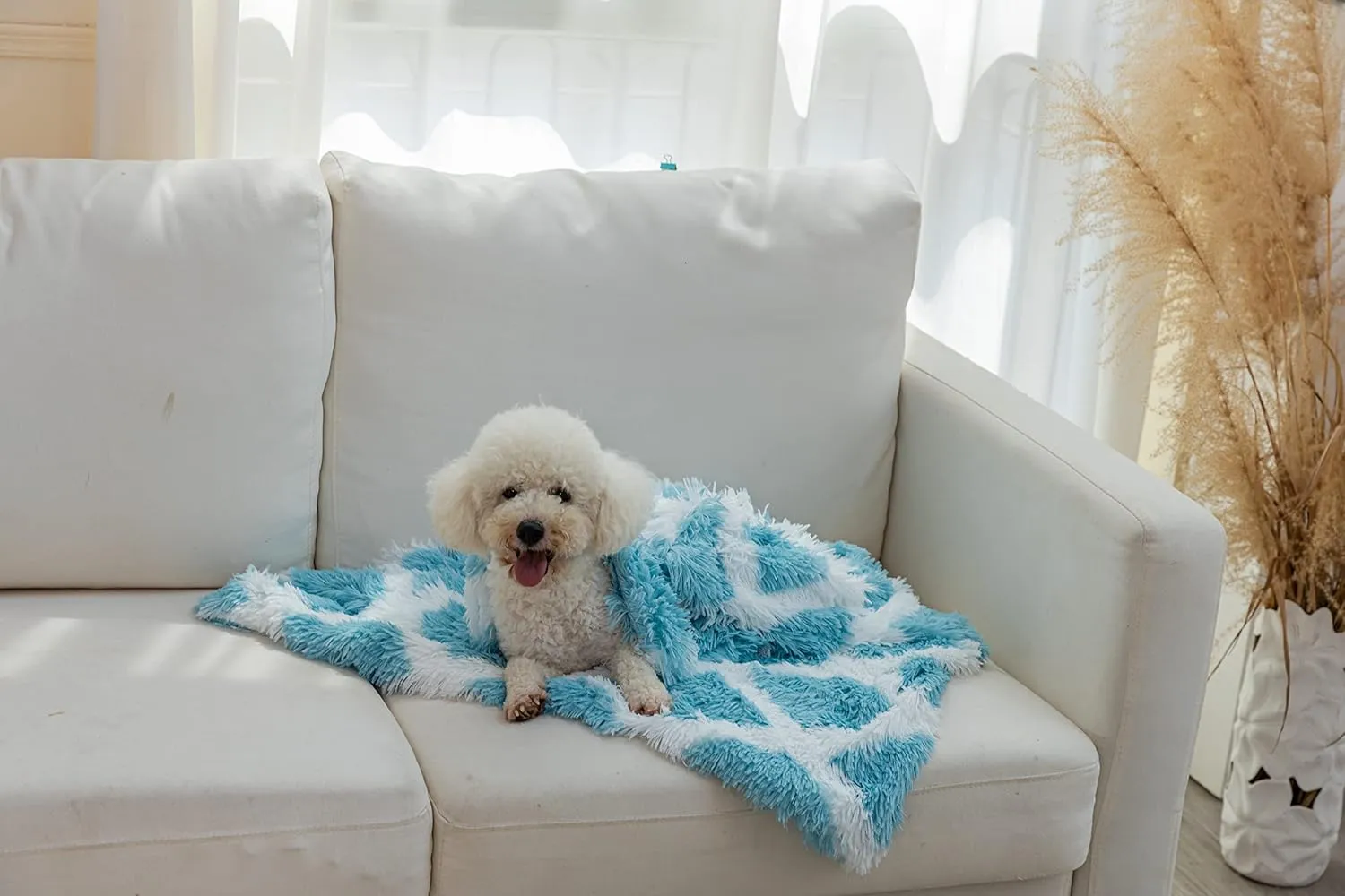 PJYuCien Fluffy Fleece Calming Pet Throw Blanket, Super Soft and Warm for Indoor Cats and Dogs, Small 16 * 24", Machine Washable, Blue Diamond Pattern, White Puppy Bed