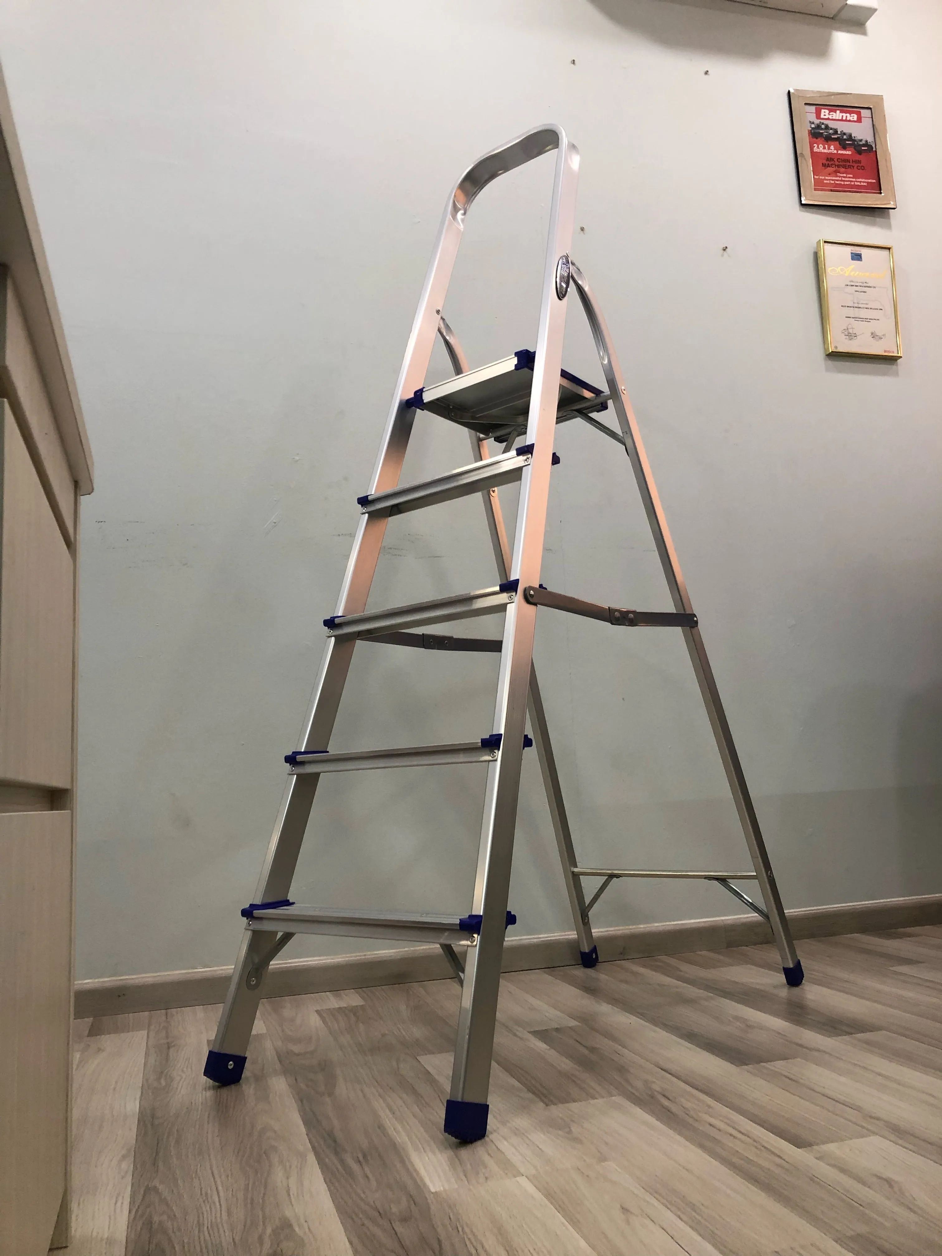 XG Aluminium Household Family Ladder, Sizes : 3 steps - 8 steps  | Model : L-XG102A